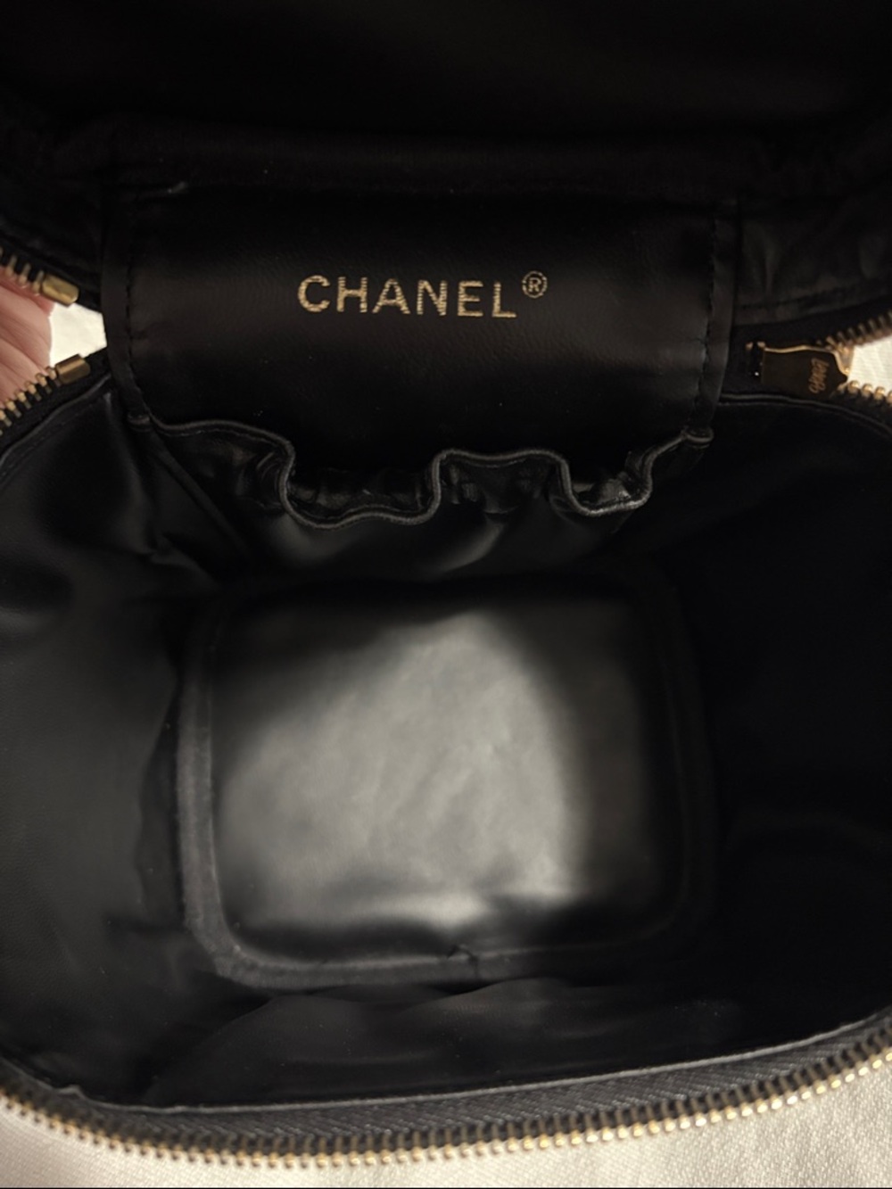CHANEL Black Caviar Leather Vanity Case with Gold Zipper - Picture 6 of 6